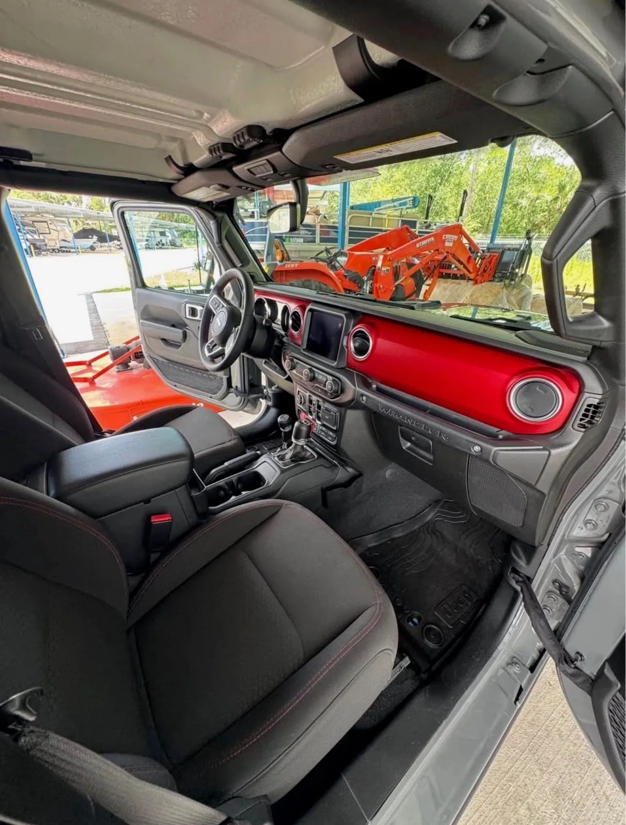 2023 Jeep Rubicon – passenger-side interior and dashboard