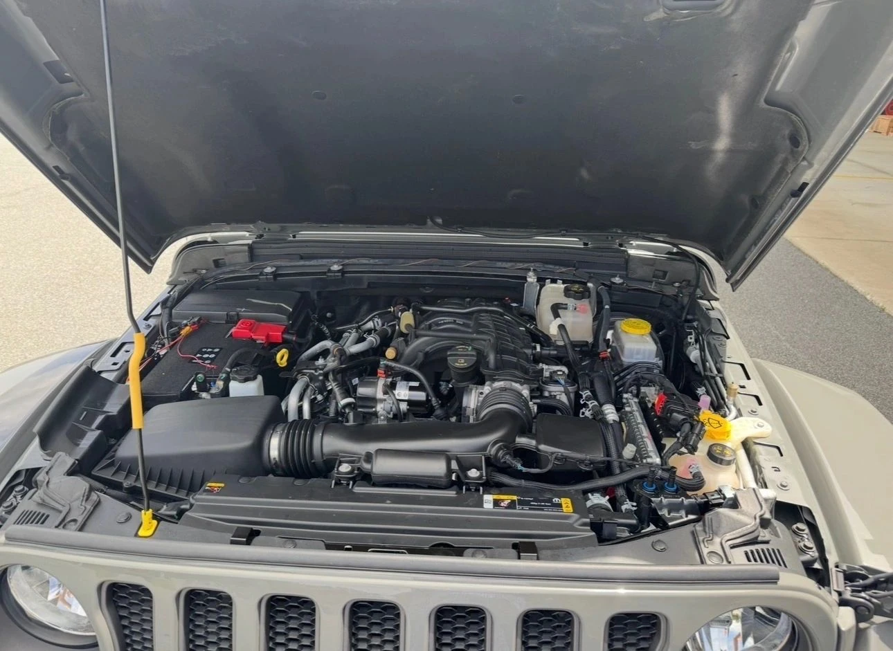2023 Jeep Rubicon – 3.6L V6 eTorque engine bay